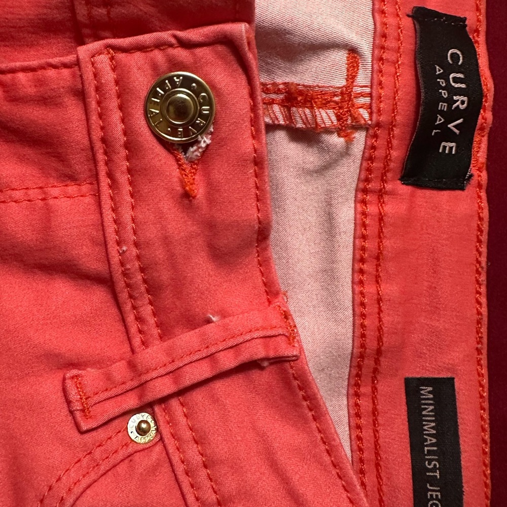 Pink Leggings with Fitted Silhouette and Contrast Stitching